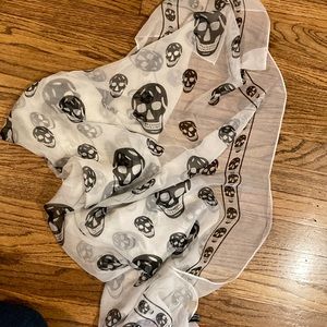 Alexander McQueen skull scarf